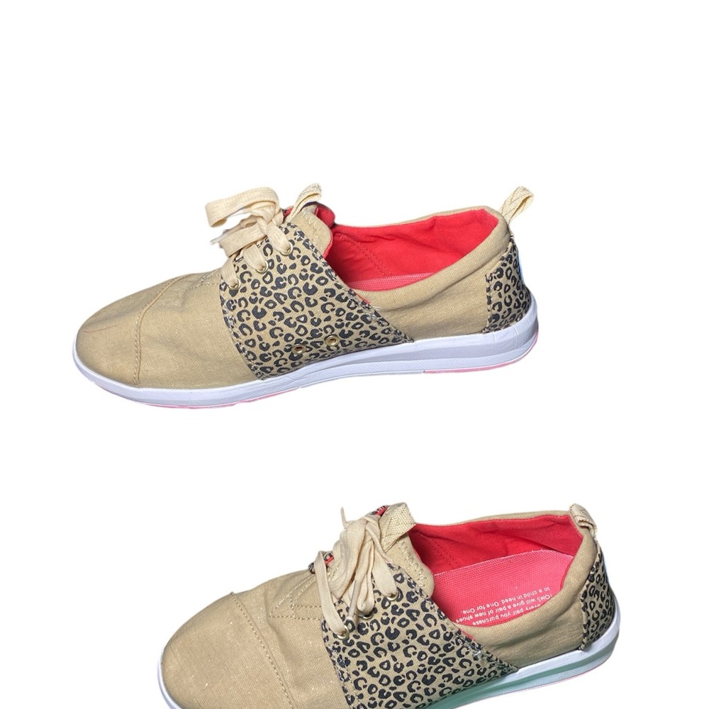 Toms Tan and Red Sneakers with Trendy Design
